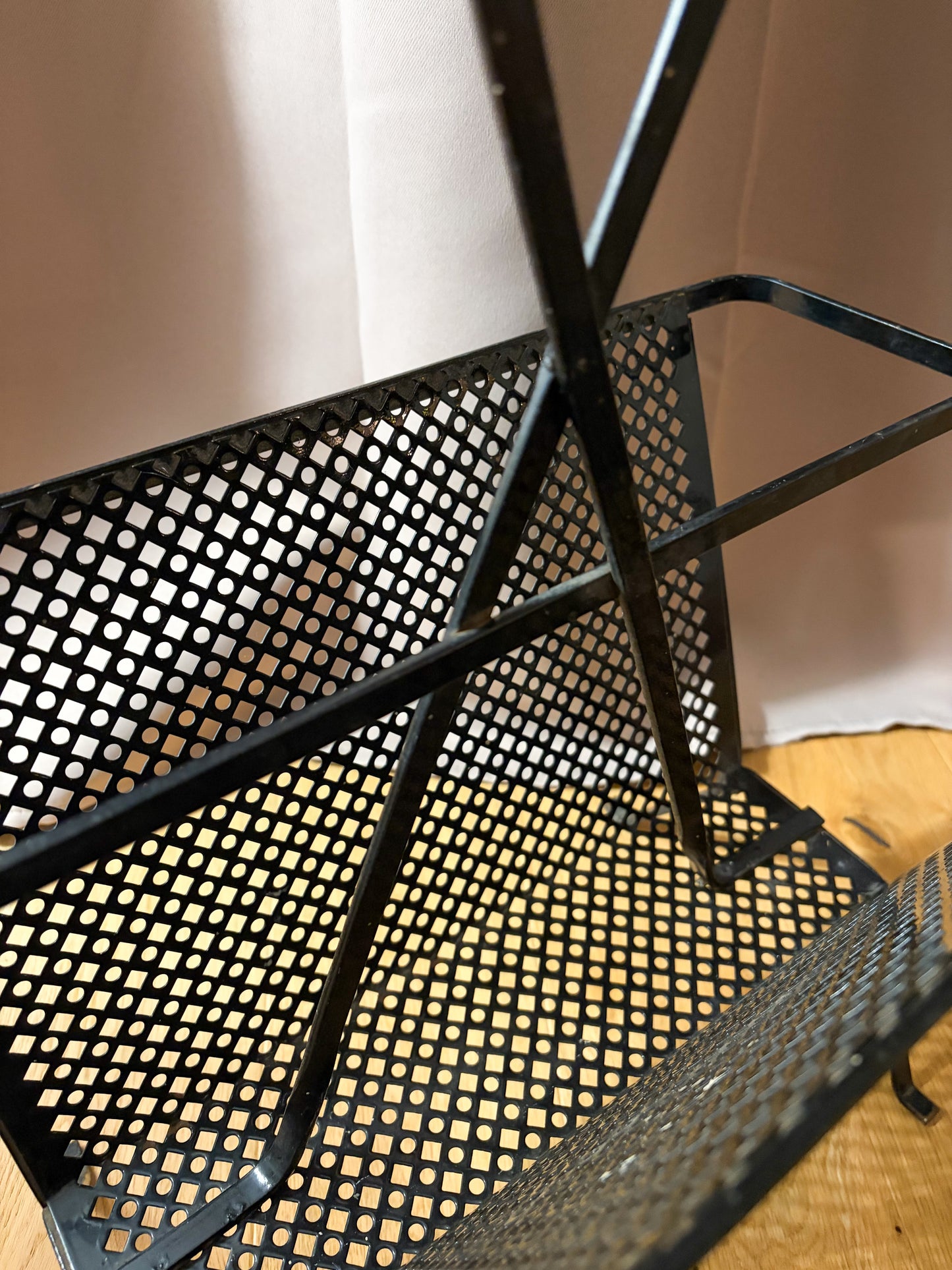 Porte-revue Mathieu Matégot